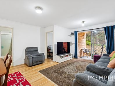 23/2 Pinewood Avenue, Kardinya WA 6163