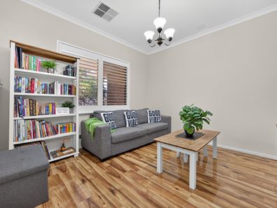 17 The Oval, Madeley WA 6065