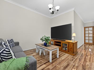 17 The Oval, Madeley WA 6065