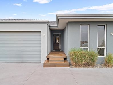 56 Abrolhos Quays, Wannanup WA 6210