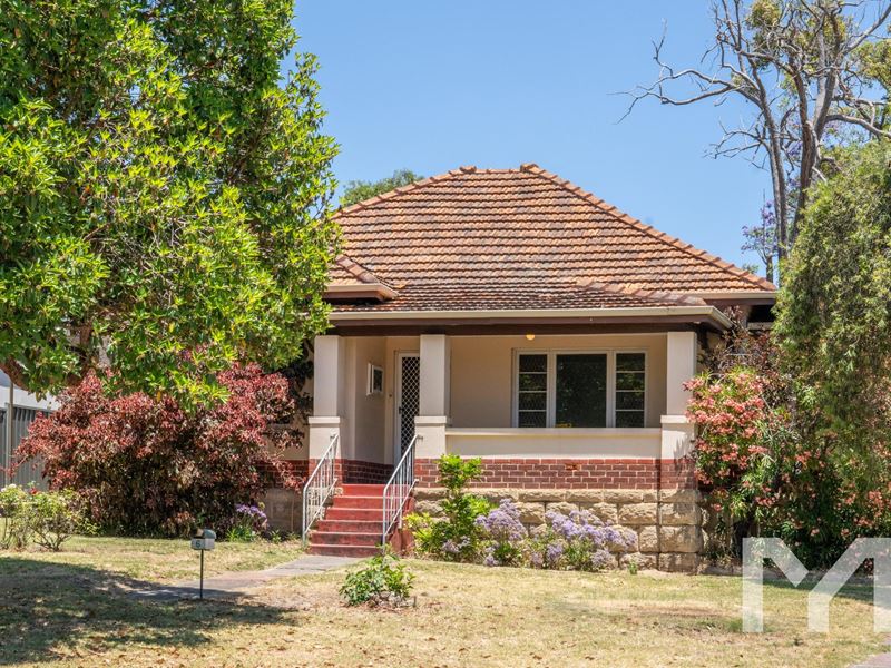 6 Redcourt Road, Attadale WA 6156