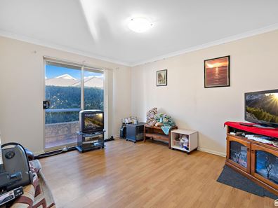 64/135 Challis Road, Seville Grove WA 6112