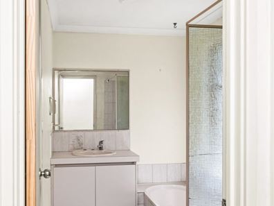 3/4 Wrexham Street, Bicton WA 6157