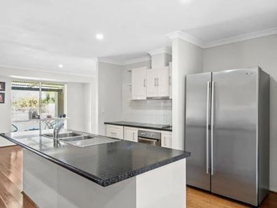 14 Christmas Avenue, Heathridge WA 6027