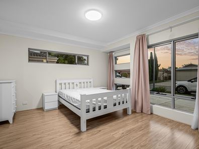 31 Draycott Loop, Canning Vale WA 6155