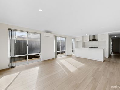 5 Bourke Wy, Eglinton WA 6034