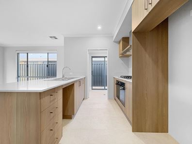 25 Townsend Street, Lakelands WA 6180
