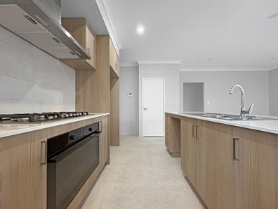 25 Townsend Street, Lakelands WA 6180