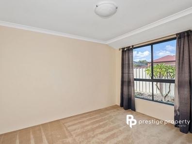15 Strathalbyn Loop, Carramar WA 6031