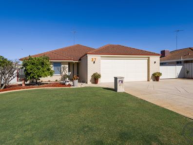 37 Regent Drive, Wannanup WA 6210