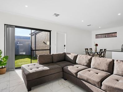 92 Mangles Drive, Ellenbrook WA 6069