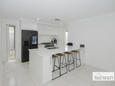13 Hydra Way, Bennett Springs WA 6063