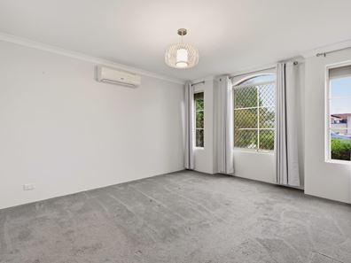34 Grove St, Shoalwater WA 6169