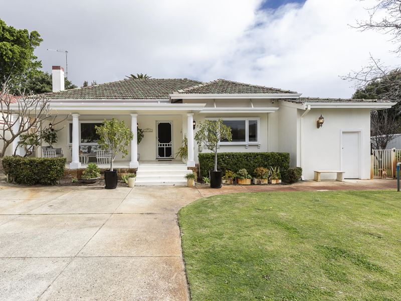17 Thongsbridge Street, Menora