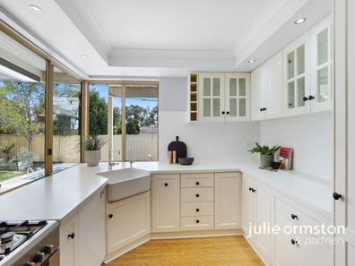 4 Lakehill Gardens, Edgewater WA 6027