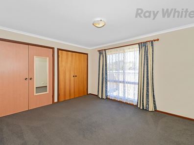 9B Valencia Close, Orana WA 6330