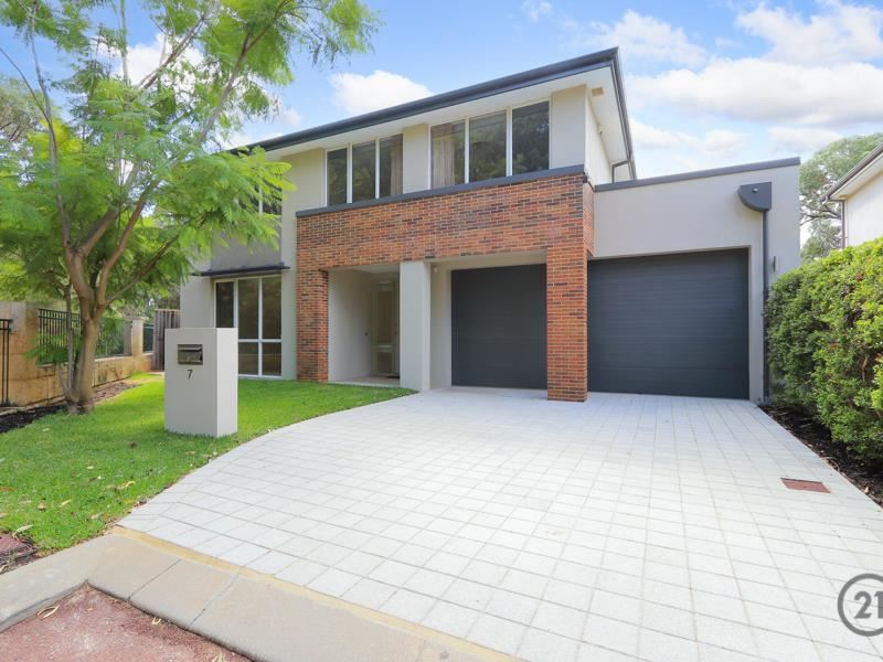 7 Oregon Court, Meadow Springs