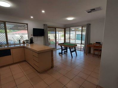 21 Logan Court, Seville Grove WA 6112