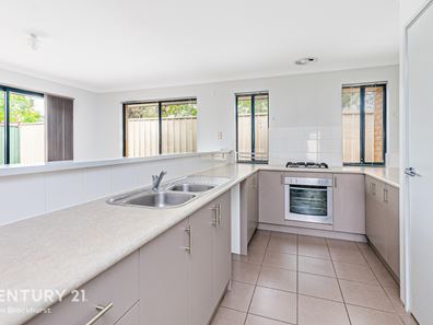 2/141 Third Avenue, Kelmscott WA 6111