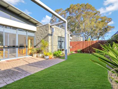 23 Golfers Retreat, Halls Head WA 6210