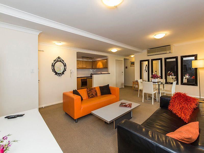 1/128 Mounts Bay Rd, Perth