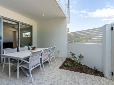 2/13 Rawlins Street, Glendalough WA 6016