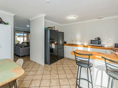14 Fortescue Road, Cooloongup WA 6168