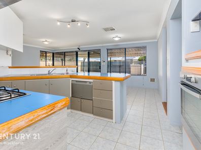 18 Waxflower Bend, Huntingdale WA 6110