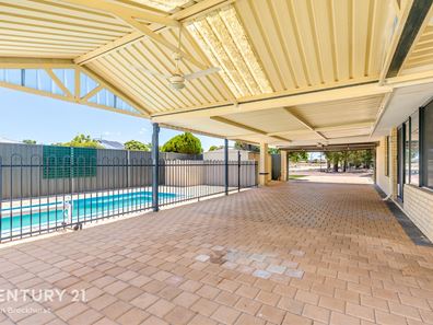 18 Waxflower Bend, Huntingdale WA 6110