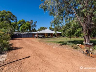 9 Dalton Way, Greenfields WA 6210