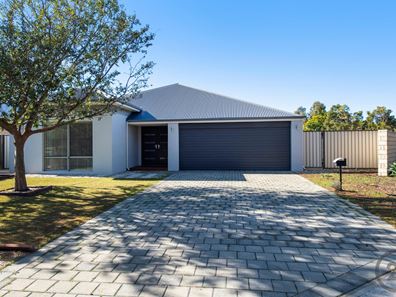 2 Santalum Circus, Halls Head WA 6210