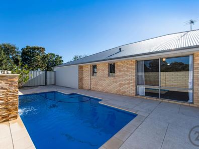 2 Santalum Circus, Halls Head WA 6210