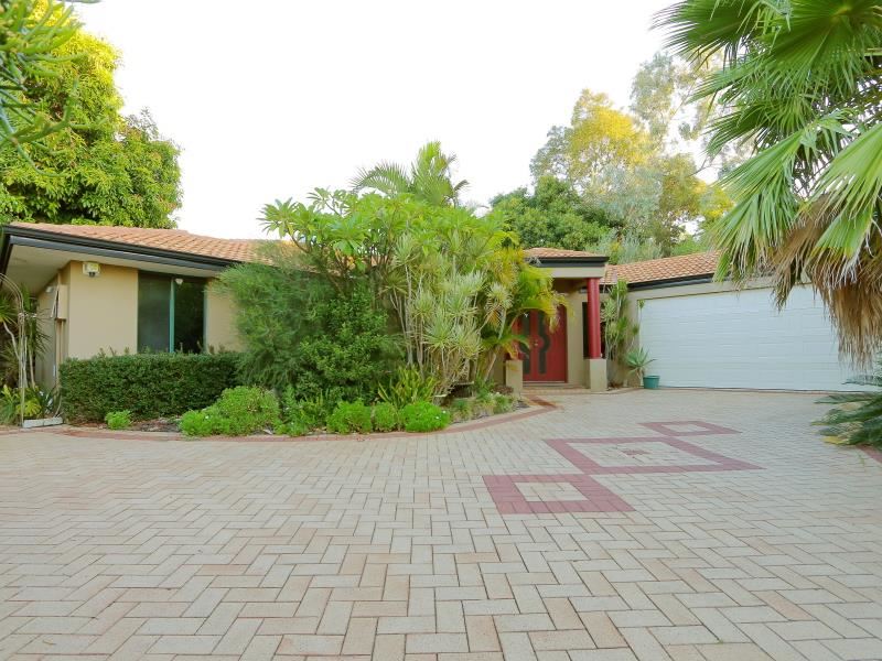 8a Smiths Avenue, Redcliffe