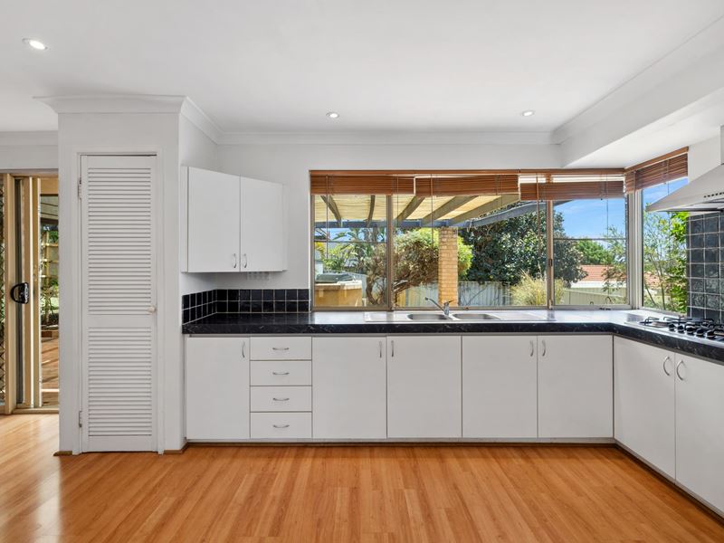 24 Halwest Way, Alexander Heights