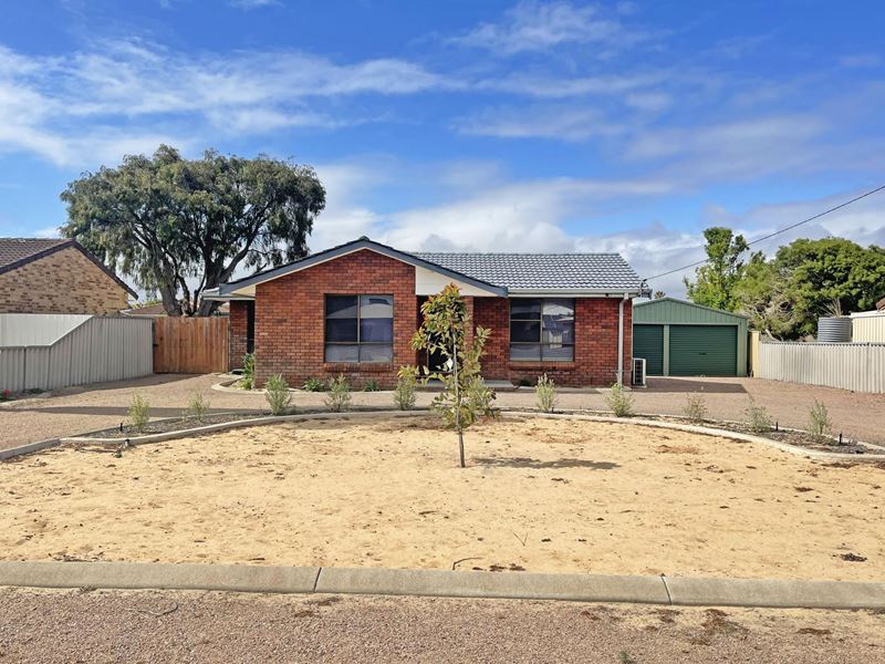 18 Whitegum Avenue, Castletown