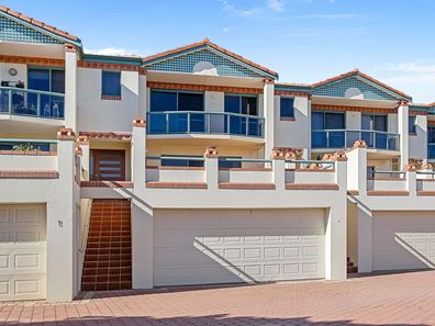 2/16 Toulon Circle, Mindarie WA 6030