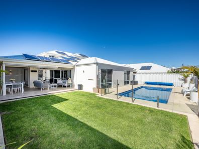 13 Calis Avenue, Iluka WA 6028