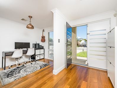 13 Calis Avenue, Iluka WA 6028