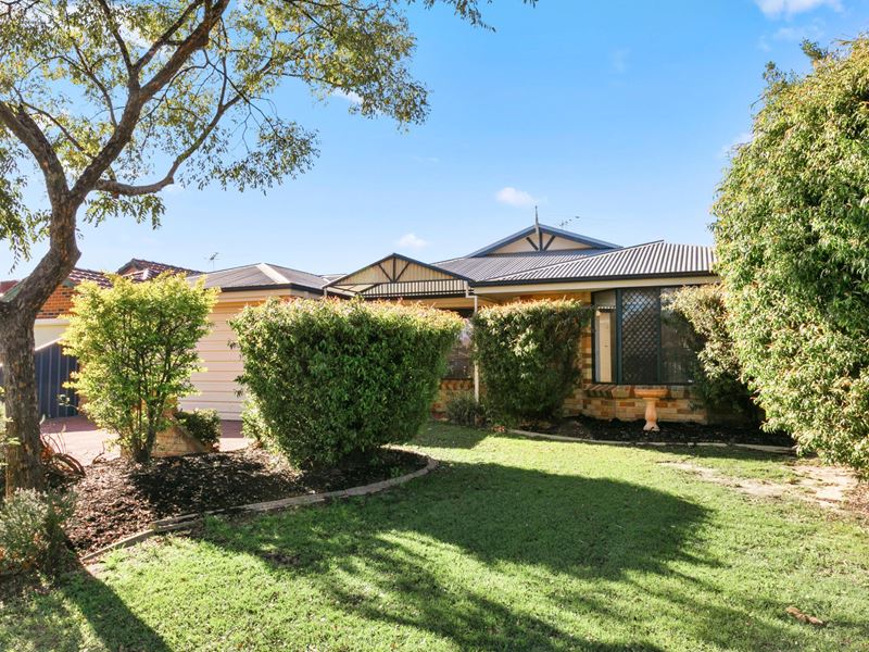 11 Tozer Loop, Atwell