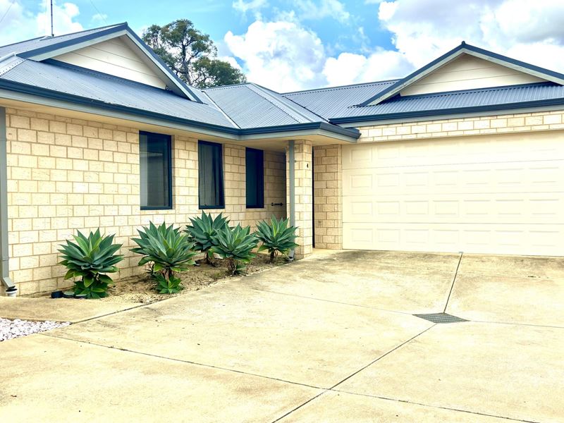 4/9 Kings Place, Waroona WA 6215