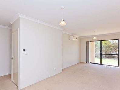 1/17 Southdown  Place, Thornlie WA 6108