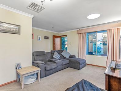 14 Skua Grove, Seville Grove WA 6112