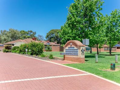 10/8 Heron Place, Maddington WA 6109