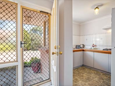 10/8 Heron Place, Maddington WA 6109