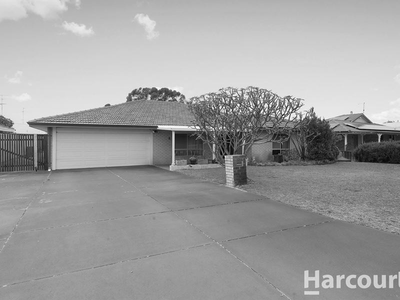 27 Pennington Gardens, Erskine