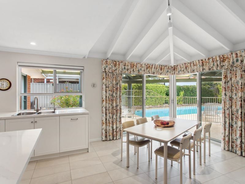 15 Lovegrove Close, Mount Claremont