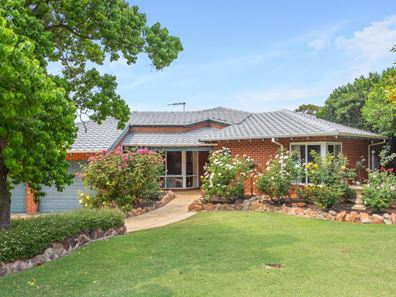 15 Lovegrove Close, Mount Claremont WA 6010