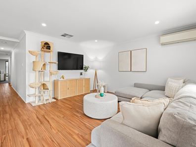 6 Wolfson Way, Piara Waters WA 6112