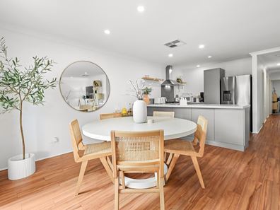 6 Wolfson Way, Piara Waters WA 6112