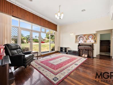 39 Perkins Road, Melville WA 6156